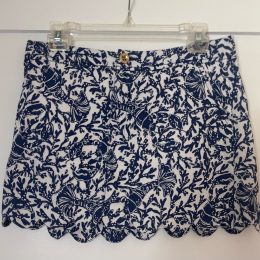 Lilly Pulitzer Blue and White Floral Colette skort size 4 in great condition